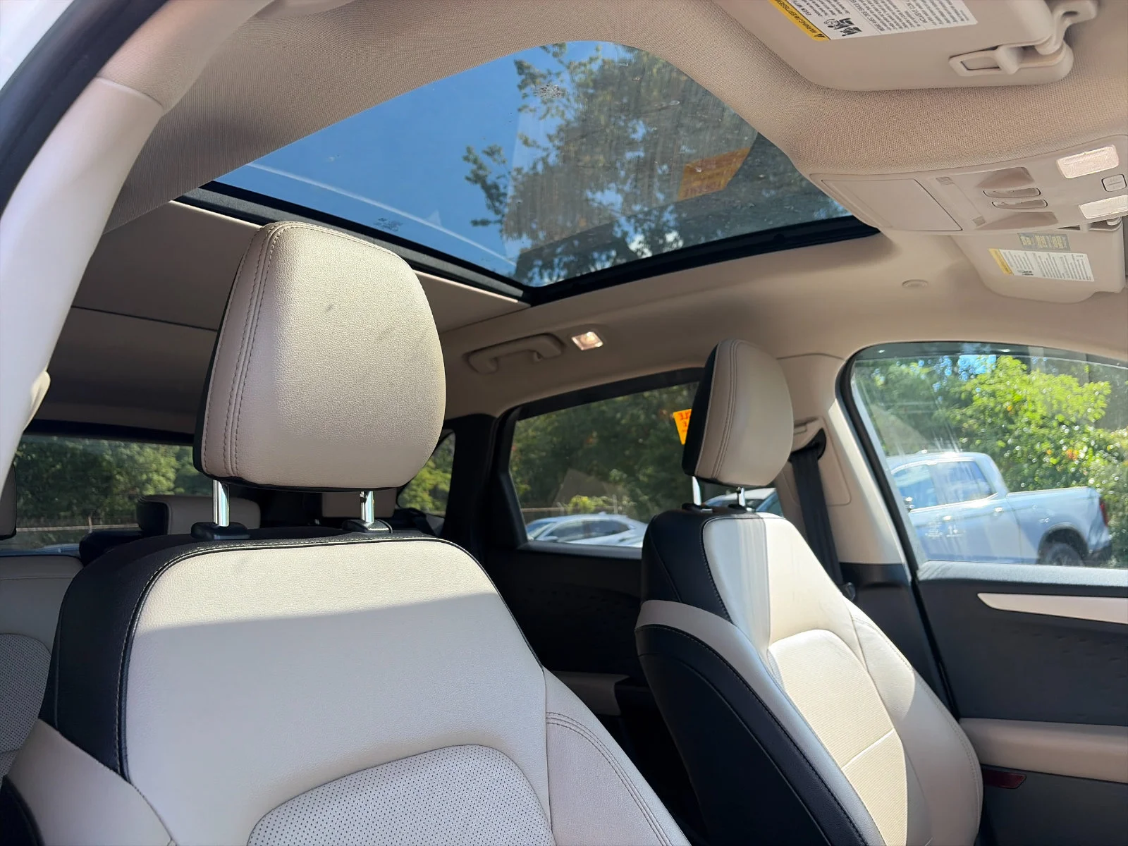 Used 2020 White Metallic Ford SEL image 17