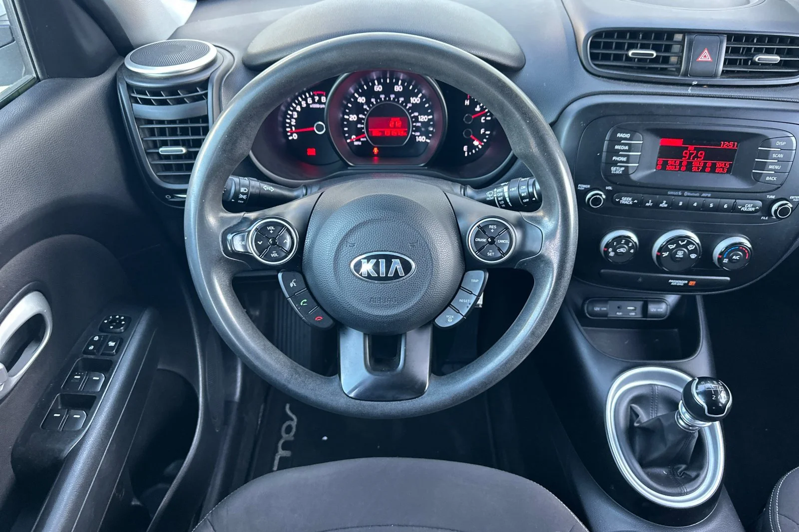 Used 2016 White Kia Base image 14