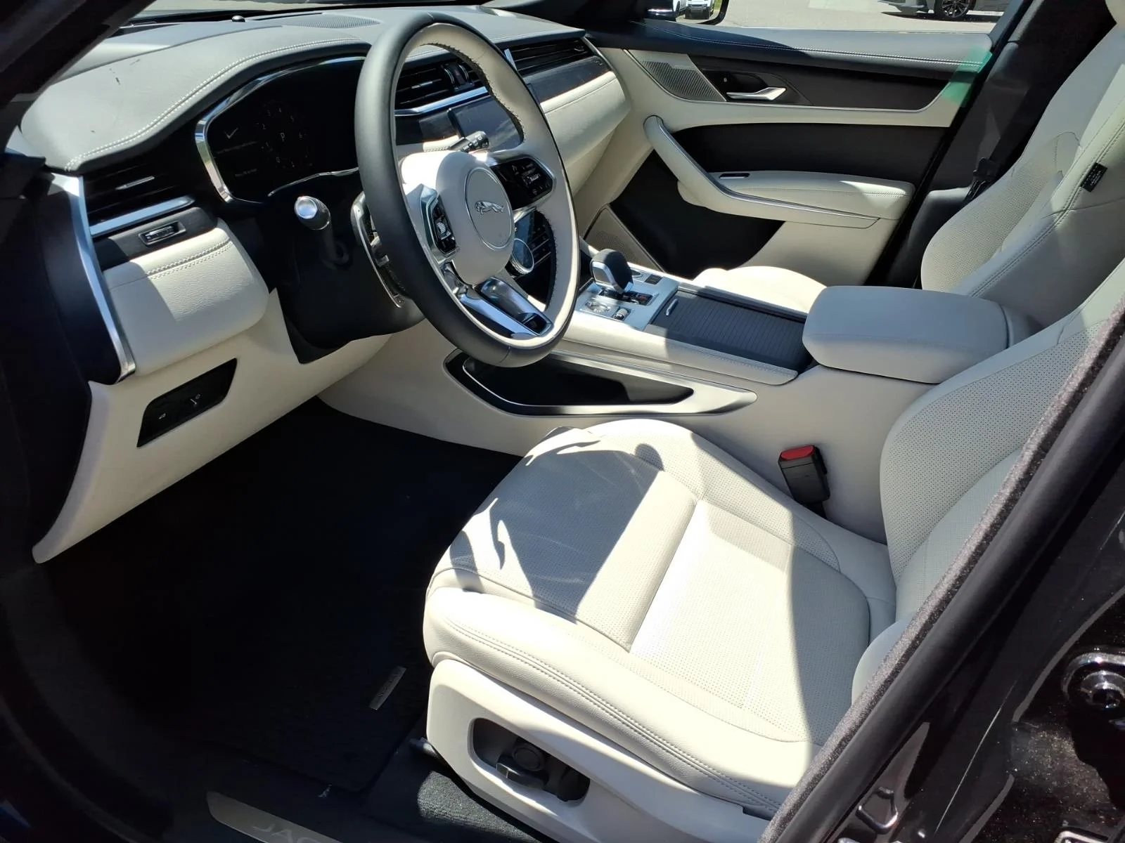 New 2026 Santorini Black Jaguar P250 R-Dynamic S image 18