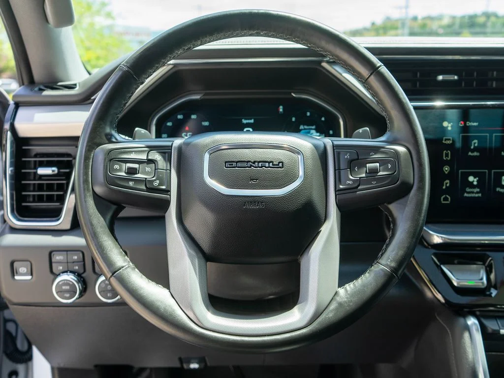 Used 2025 White GMC Denali image 17