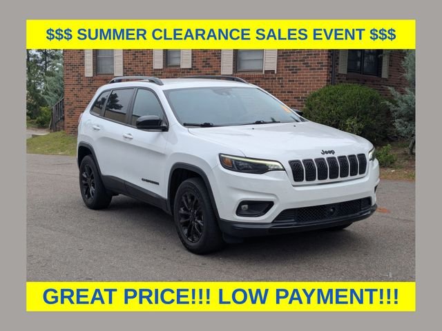 Used 2023 White Jeep Altitude image 1