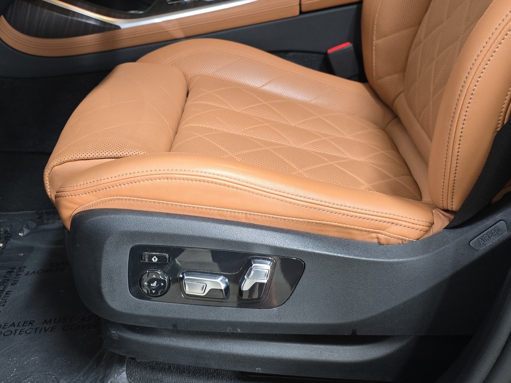 Used 2024 Black Sapphire Metallic BMW xDrive40i image 28