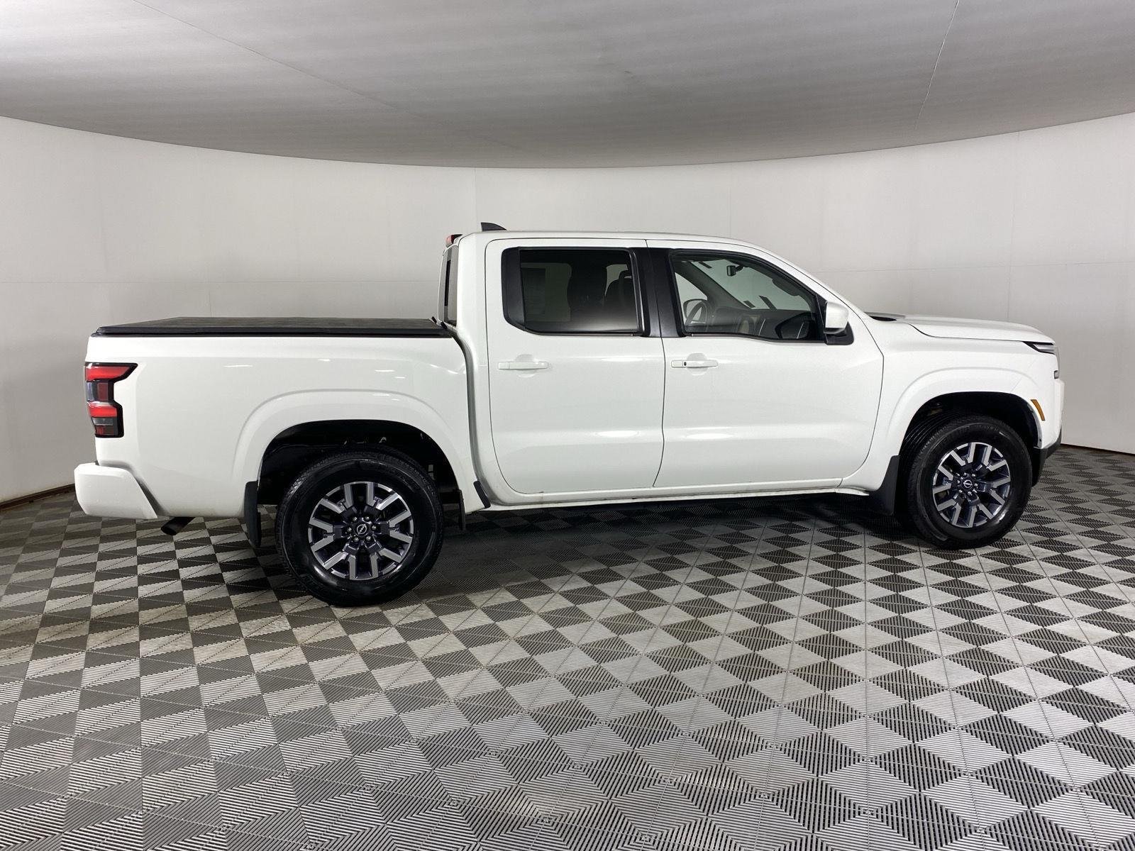 Used 2024 Glacier White Nissan SL image 8