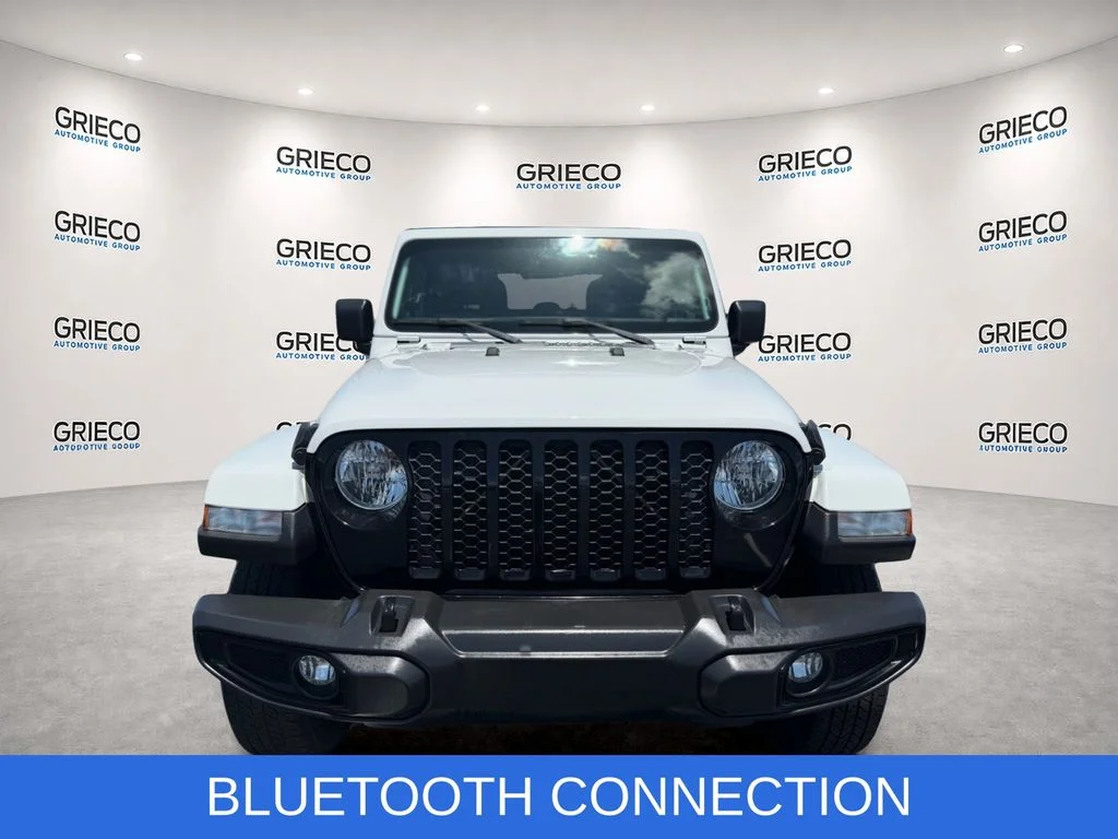 Used 2022 White Jeep Altitude image 2