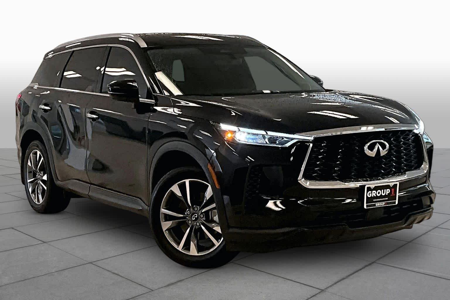 Used 2025 Mineral Black INFINITI LUXE image 2