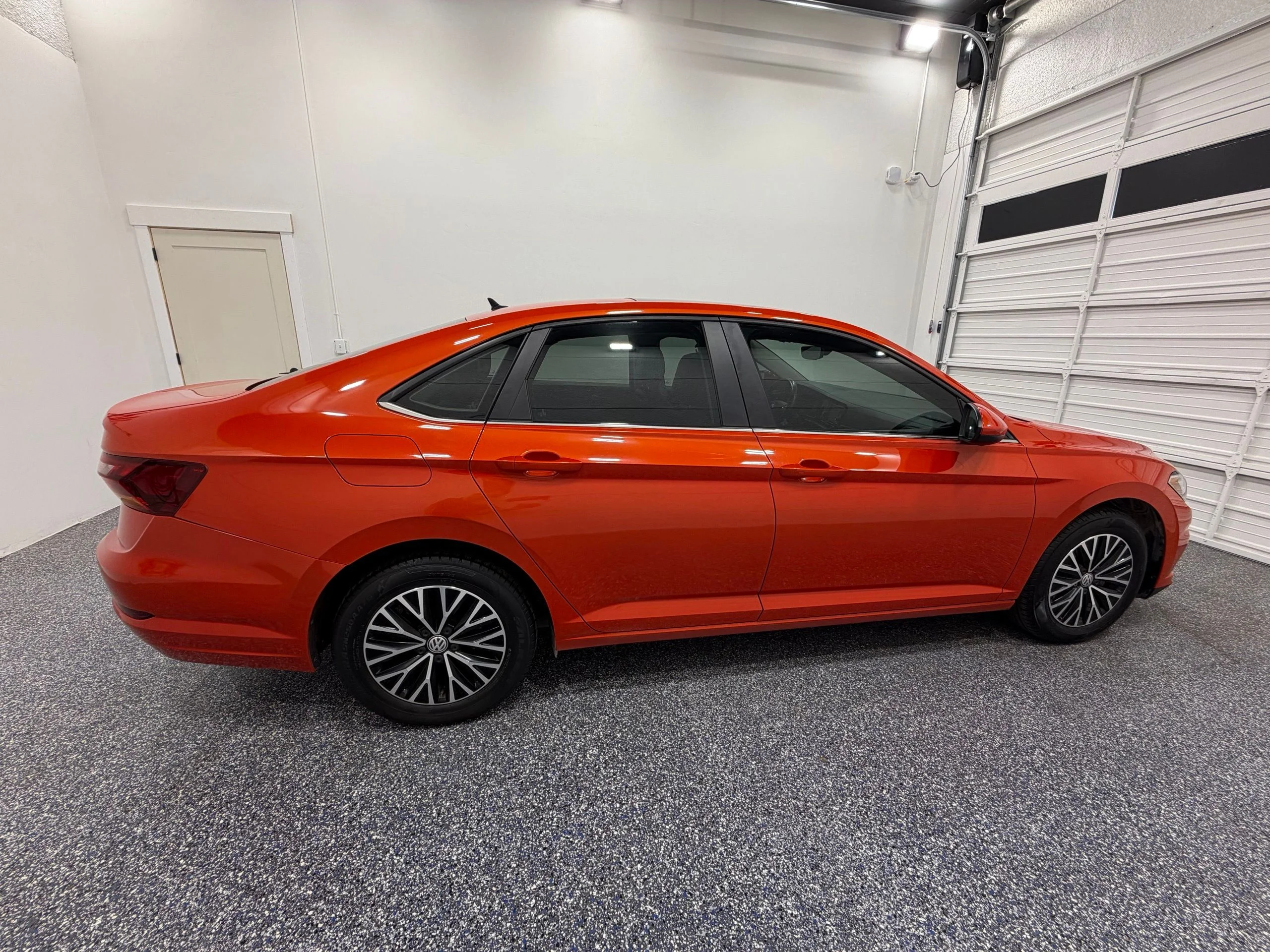 Used 2019 Orange Volkswagen 1.4T SE image 7