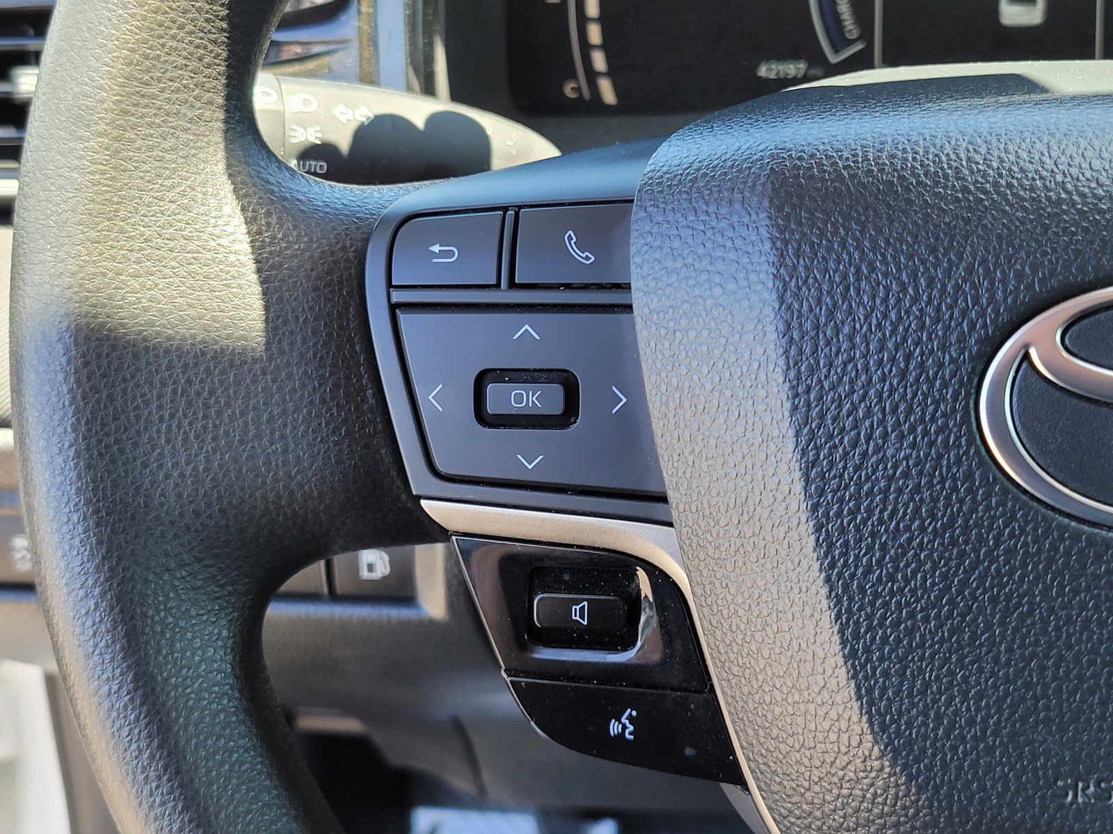 Used 2025 White Toyota  image 25