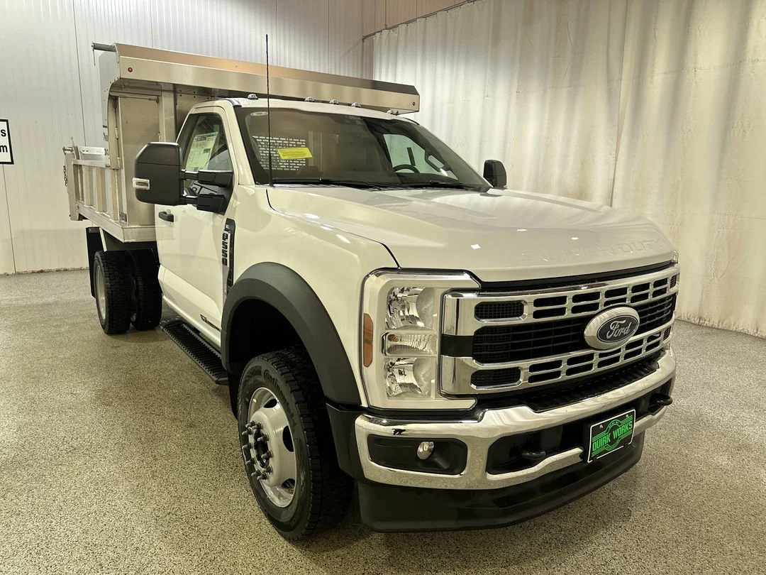 New 2025 Oxford White Ford F-550® XL image 3