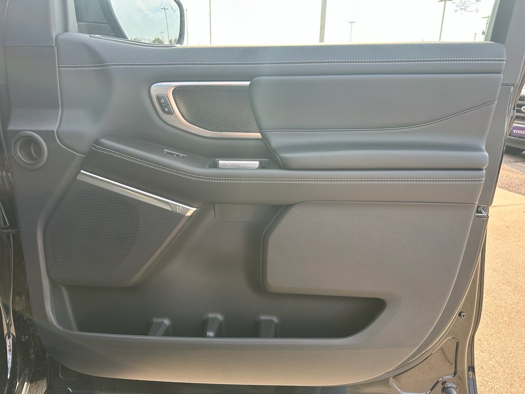 New 2025 Agate Black Metallic Ford Platinum® image 30