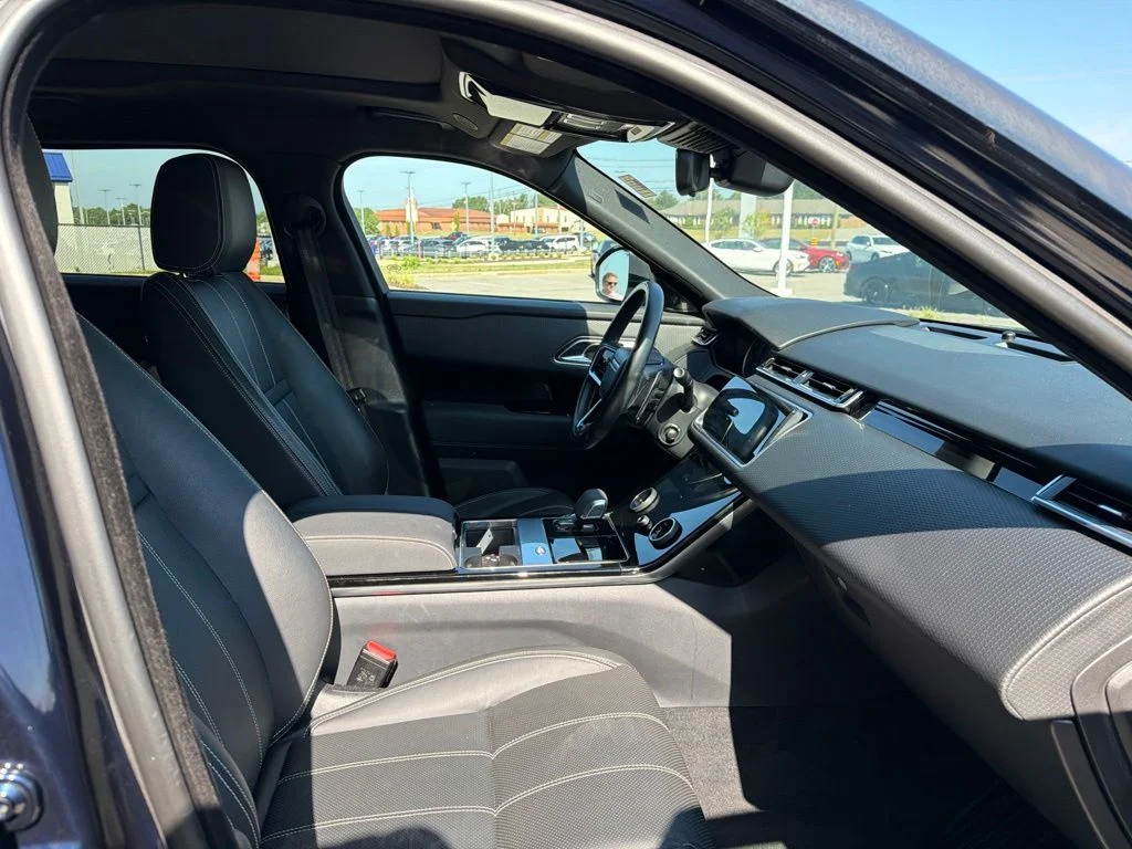Used 2023 Blue Land Rover R-Dynamic S image 25