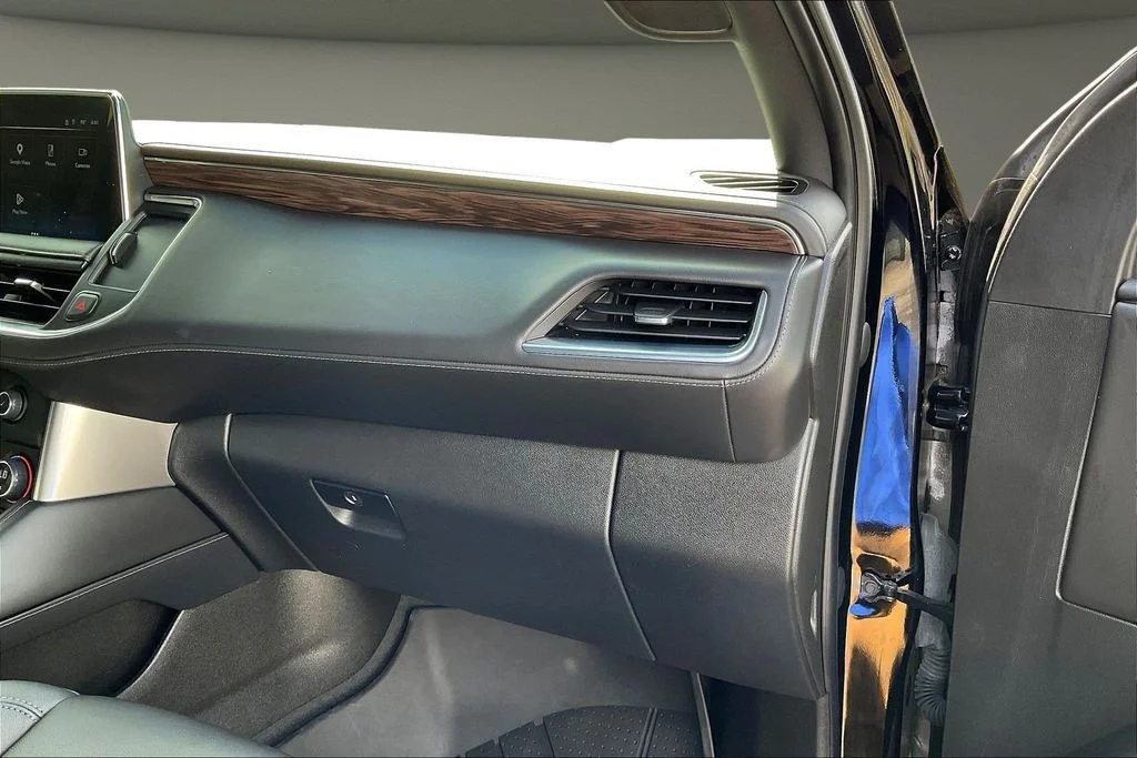 Used 2023 Black Chevrolet Z71 image 28
