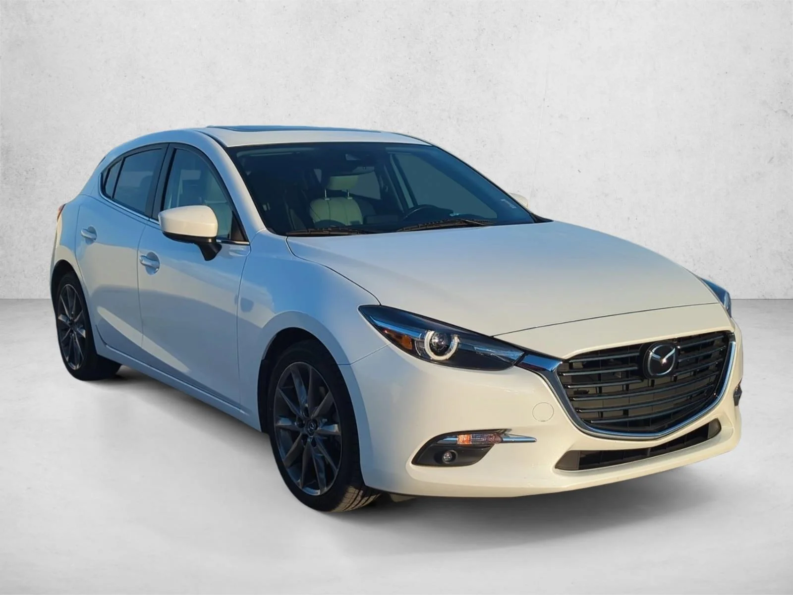 Used 2018 Snowflake White Pearl Mica Mazda Grand Touring image 3