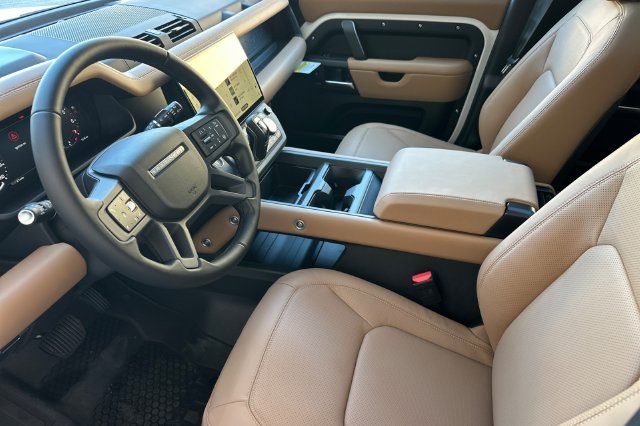 New 2026 Fuji White Land Rover X-Dynamic SE image 9