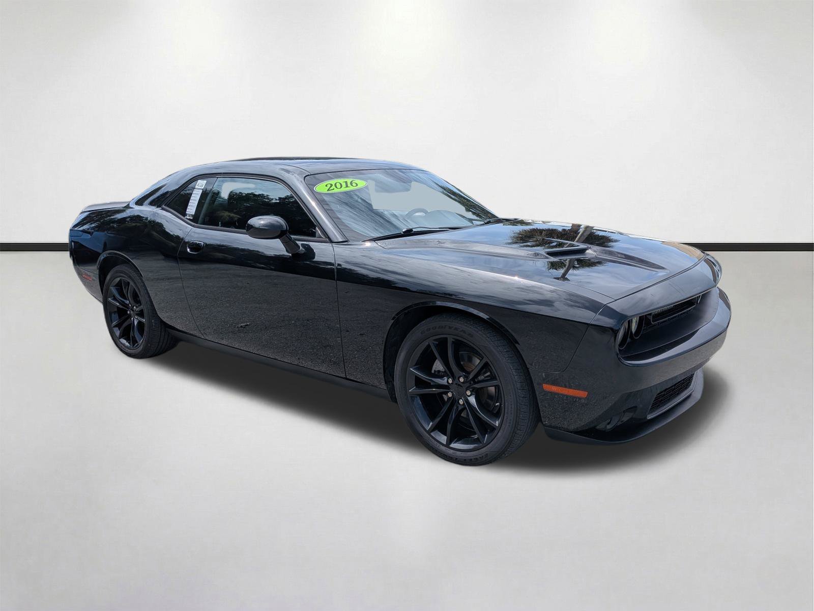 Used 2016 Pitch Black Clearcoat Dodge SXT image 1