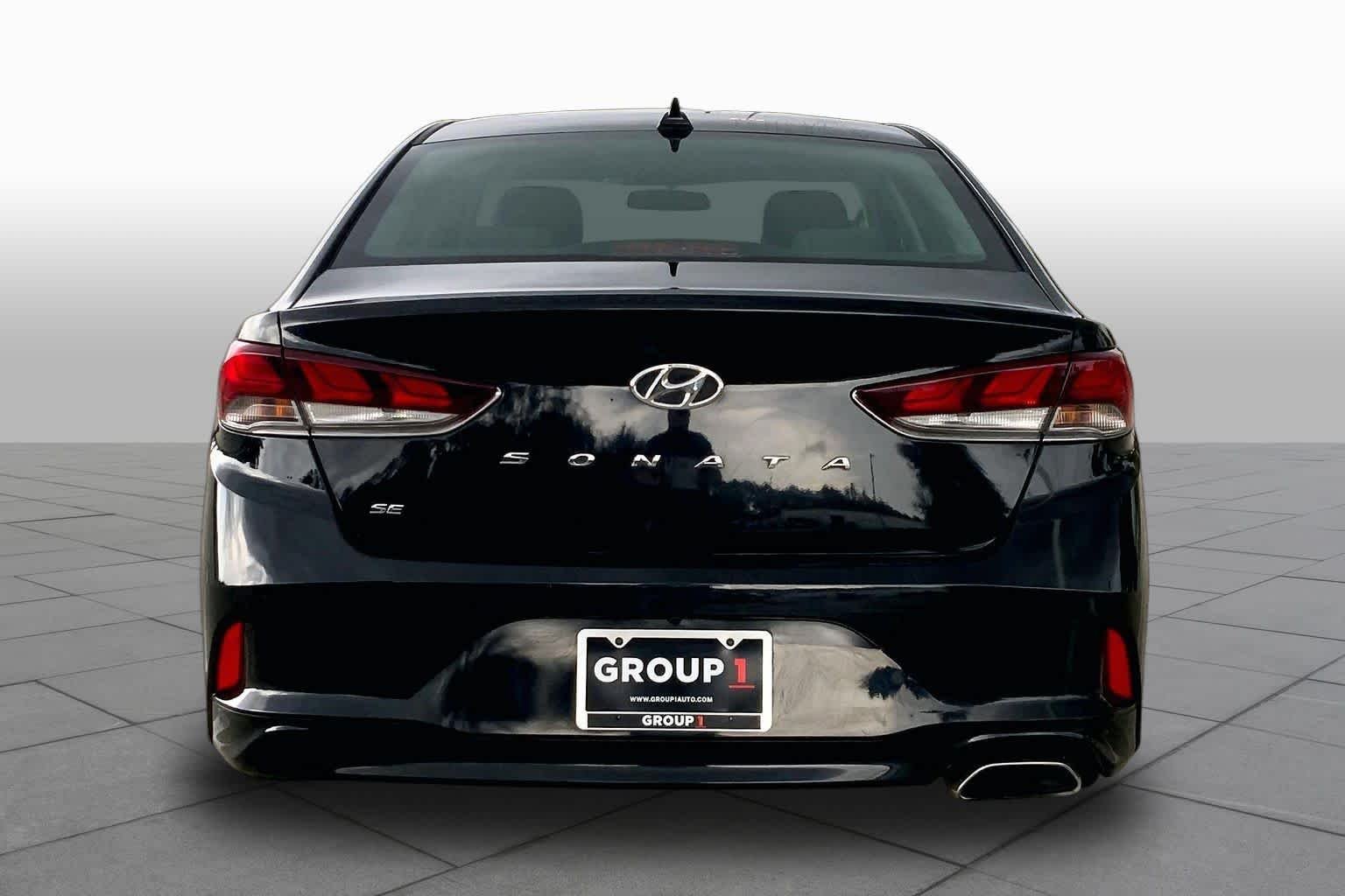 Used 2019 Phantom Black Hyundai SE image 5