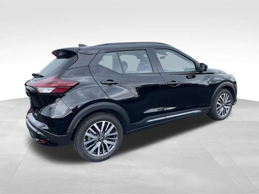 Used 2024 Super Black Nissan SR image 4
