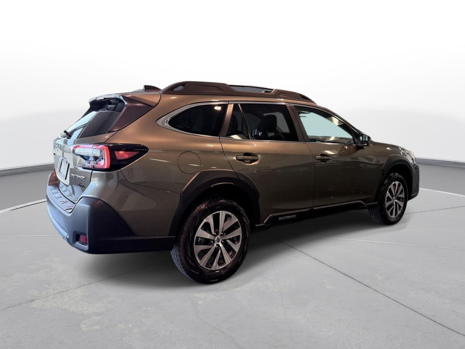 Used 2025 Autumn Green Metallic Subaru Premium image 11