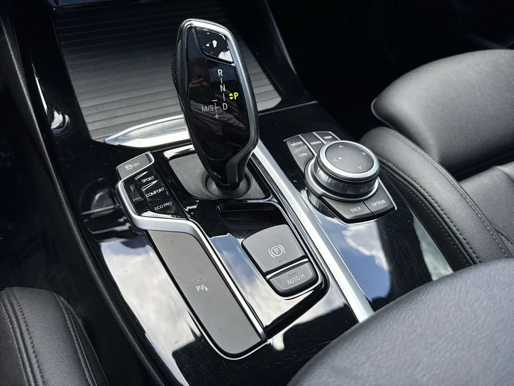 Used 2021 Alpine White BMW sDrive30i image 53
