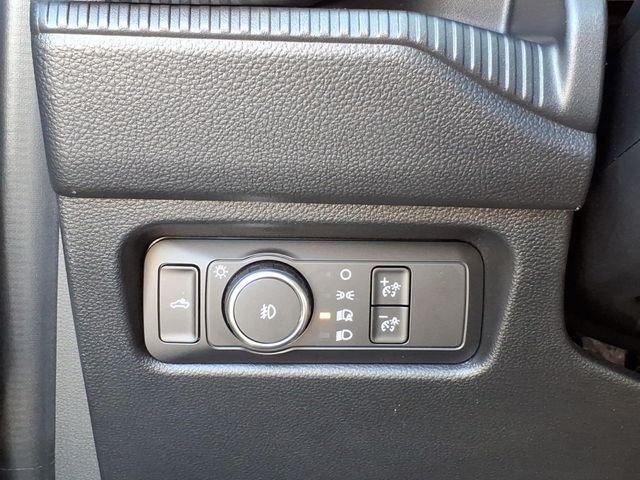Used 2025 White Ford Lariat image 27