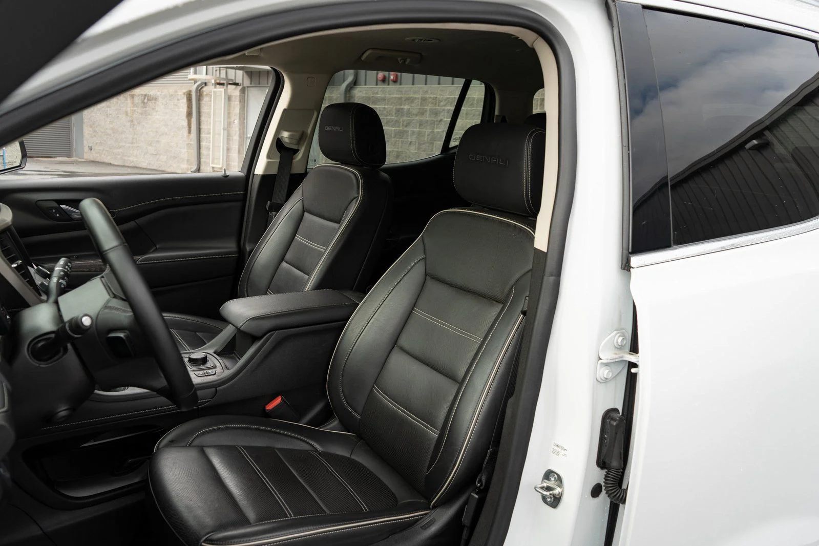 Used 2023 White GMC Denali image 15