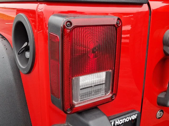 Used 2016 Red Jeep Unlimited Sport image 9