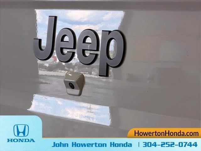 Used 2022 White Jeep Willys image 13