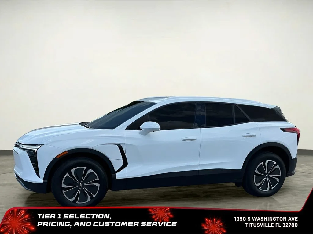 Used 2024 Summit White Chevrolet LT image 3
