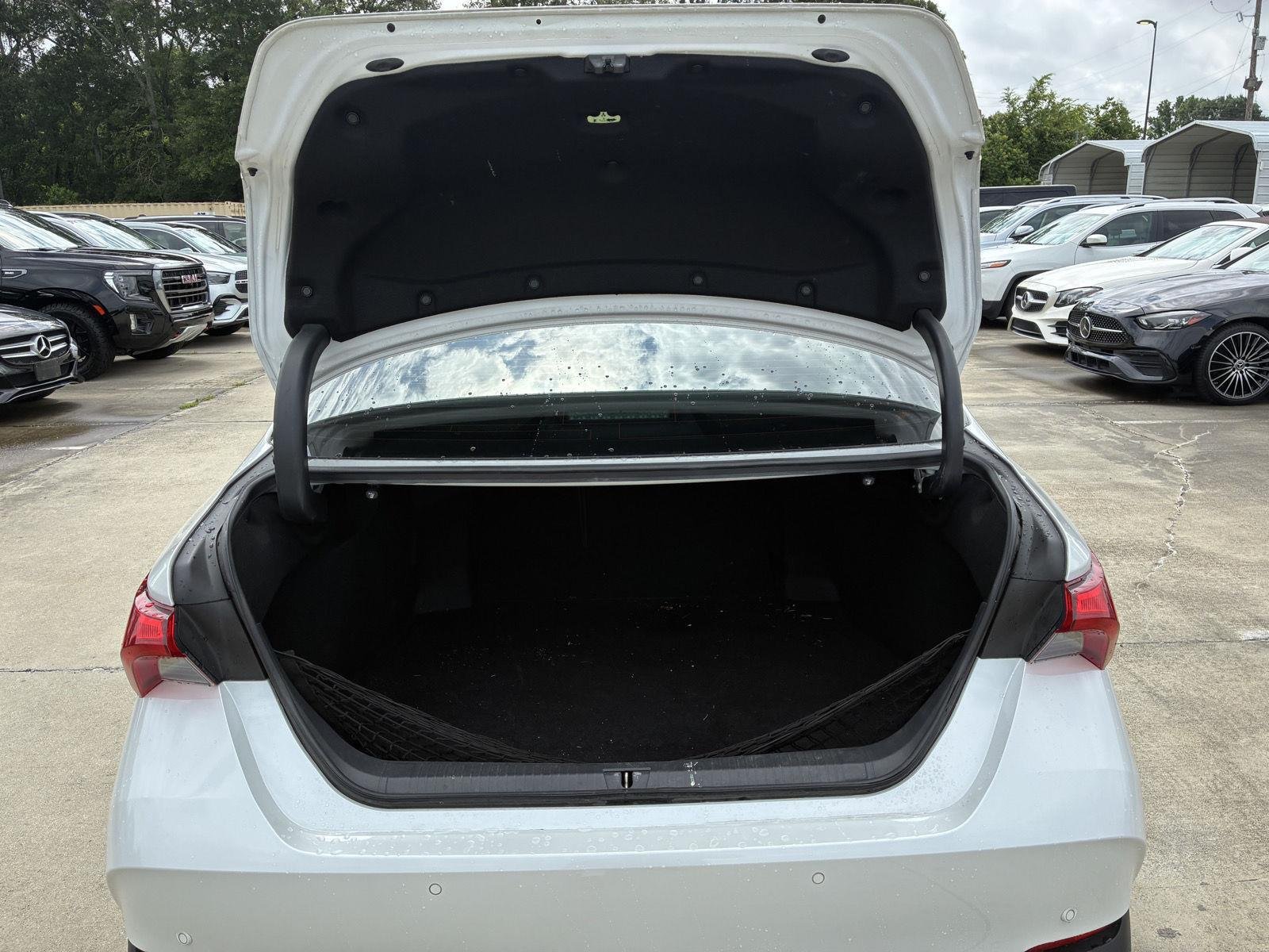 Used 2020 Wind Chill Pearl Toyota Hybrid Limited image 19
