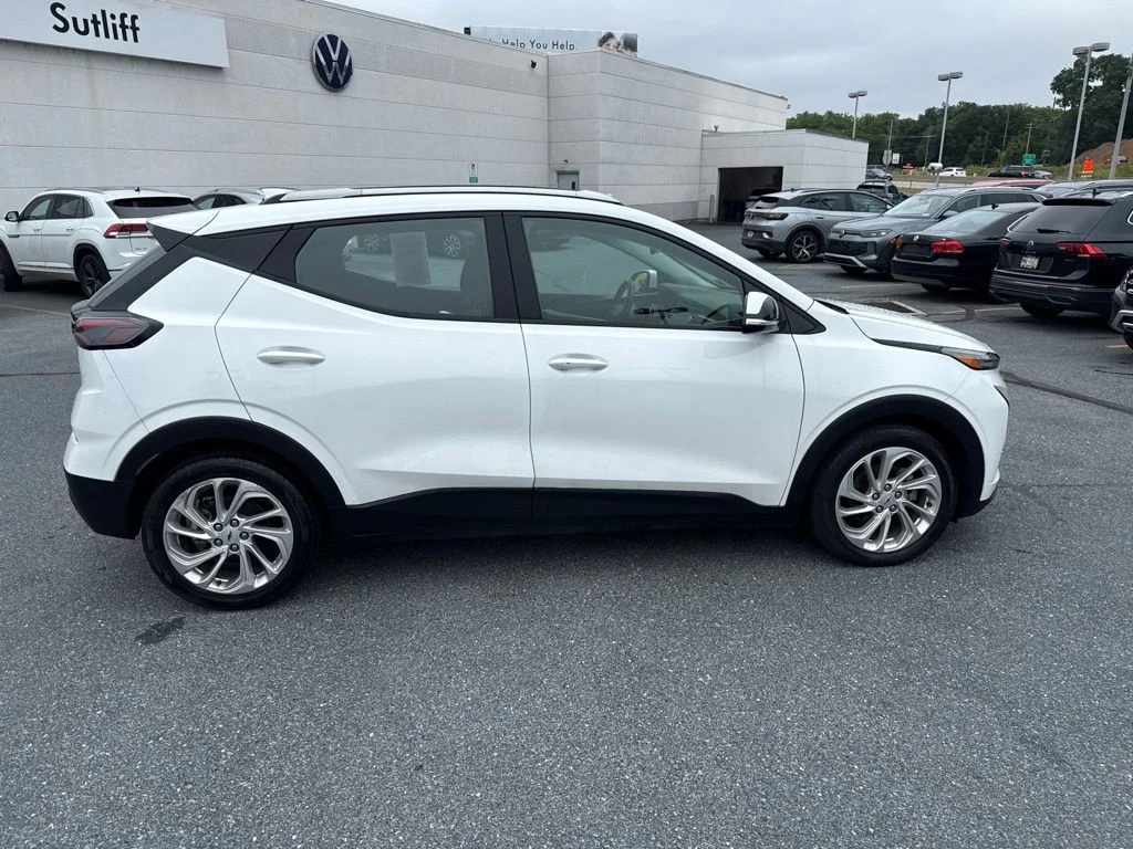 Used 2022 Summit White Chevrolet LT image 31