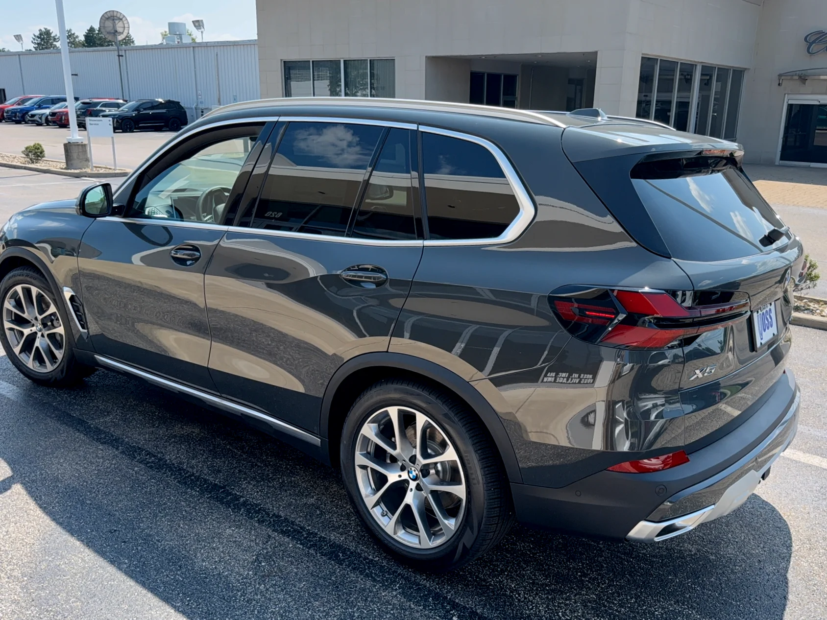 New 2026 Dravit Grey Metallic BMW xDrive40i image 7