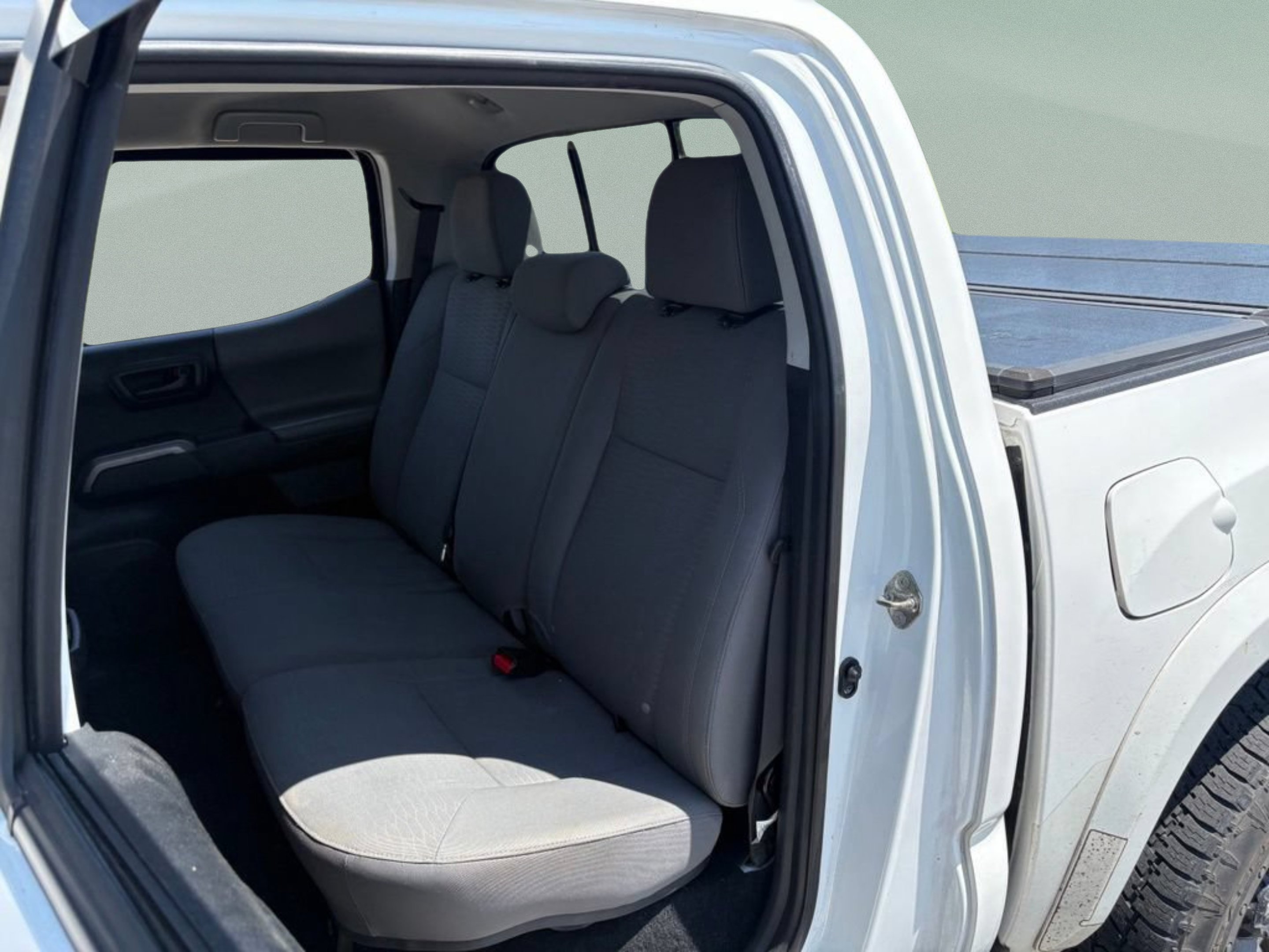 Used 2018 Super White Toyota SR5 image 22