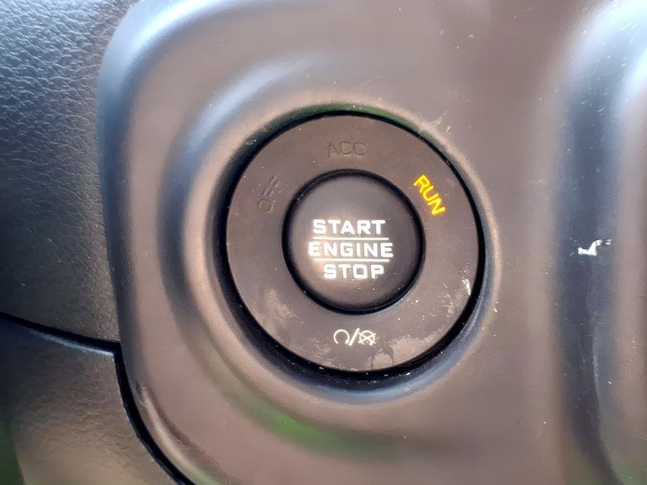 Used 2019 Granite Crystal Metallic Clearcoat Jeep Sport Altitude image 26