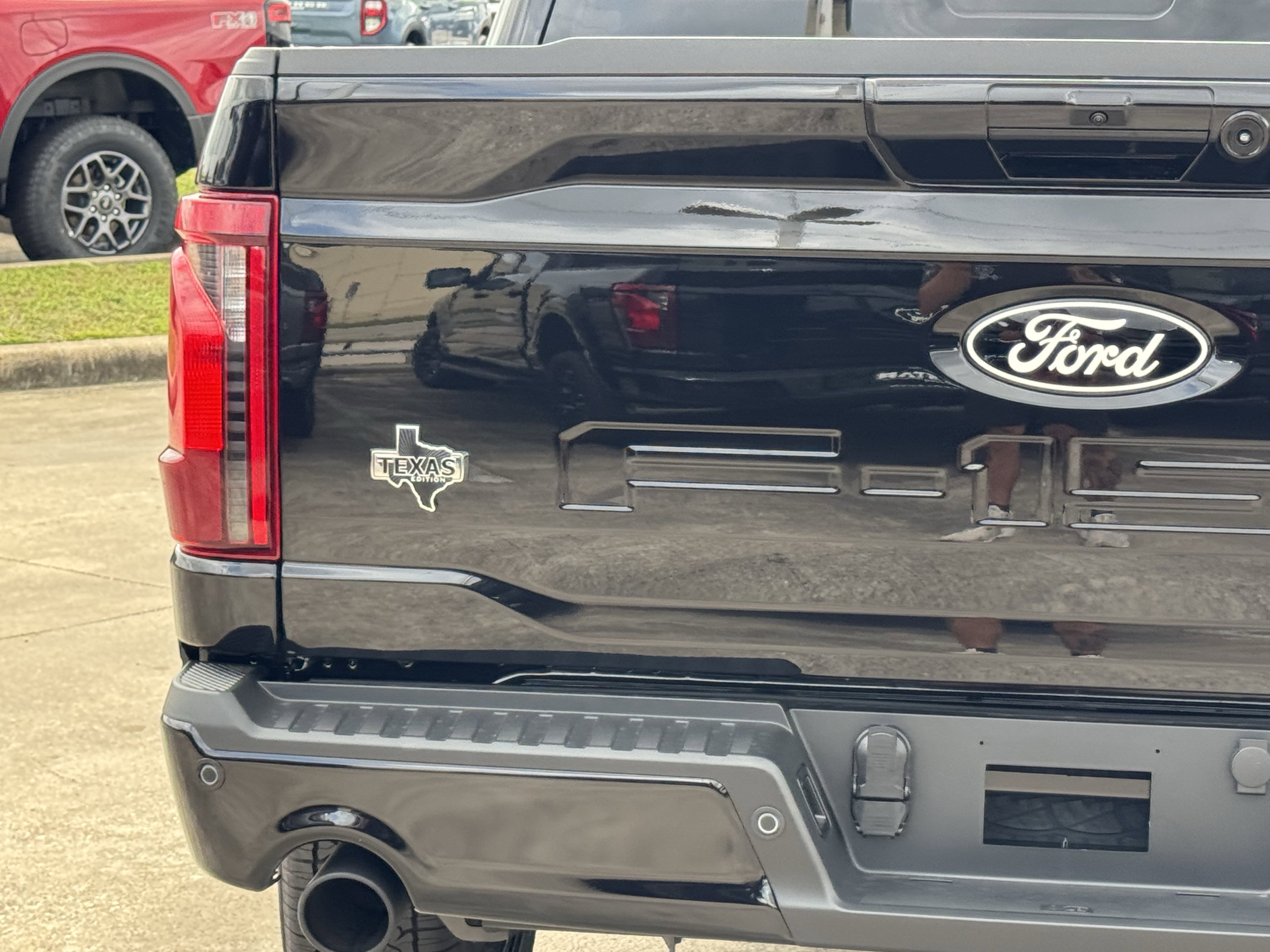 New 2026 Agate Black Metallic Ford XLT image 10
