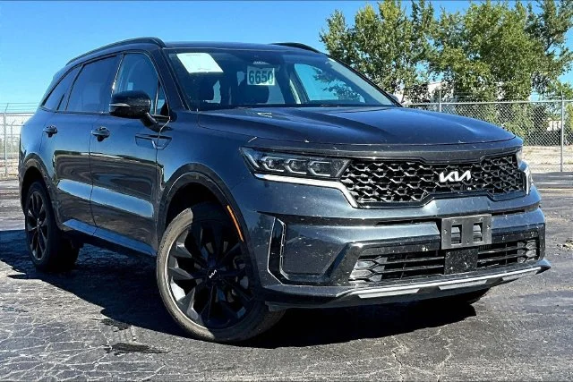 Used 2023 Gray Kia SX image 2