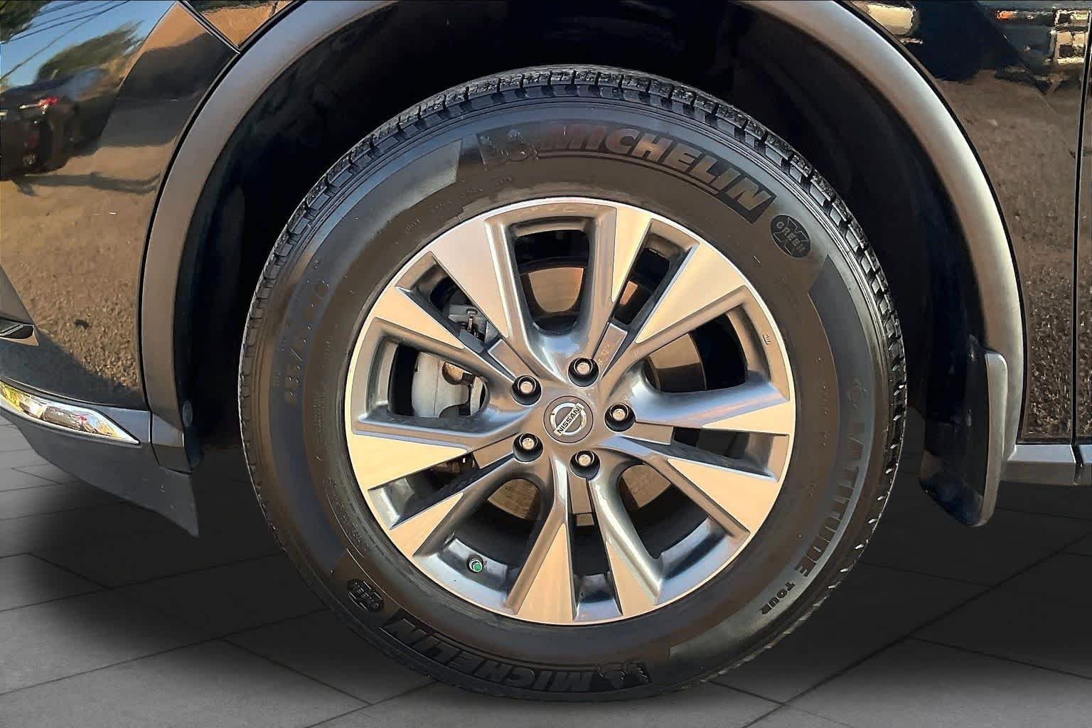 Used 2017 Magnetic Black Metallic Nissan SL image 11
