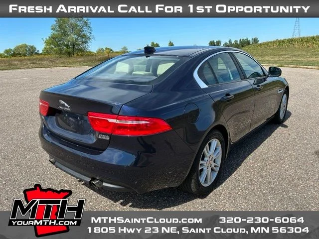 Used 2018 Black Jaguar 25t Premium image 8
