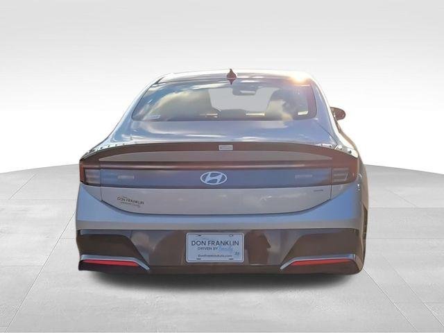New 2025 Silver Hyundai SEL image 8