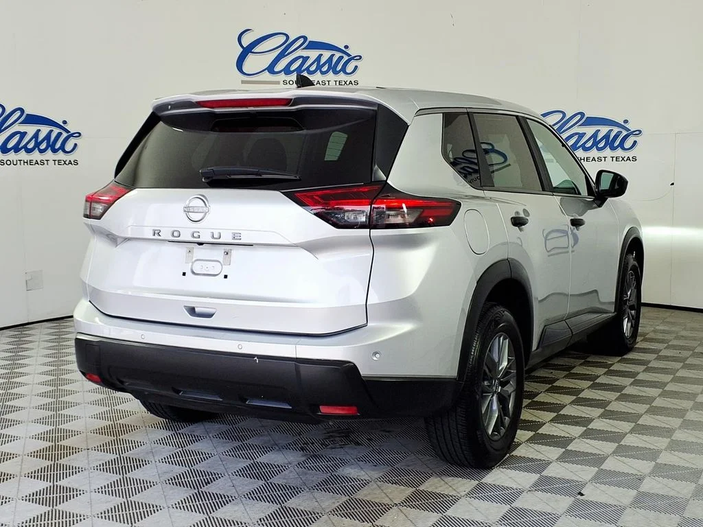 Used 2024 Silver Nissan S image 6