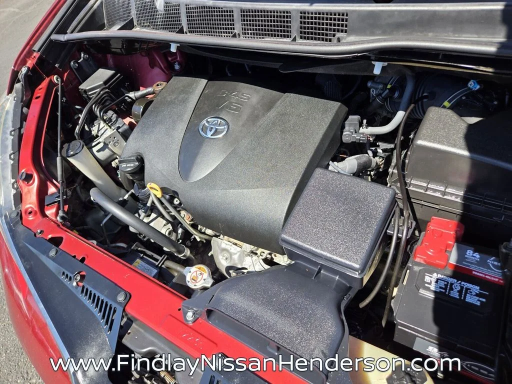 Used 2018 Red Toyota SE Premium image 21