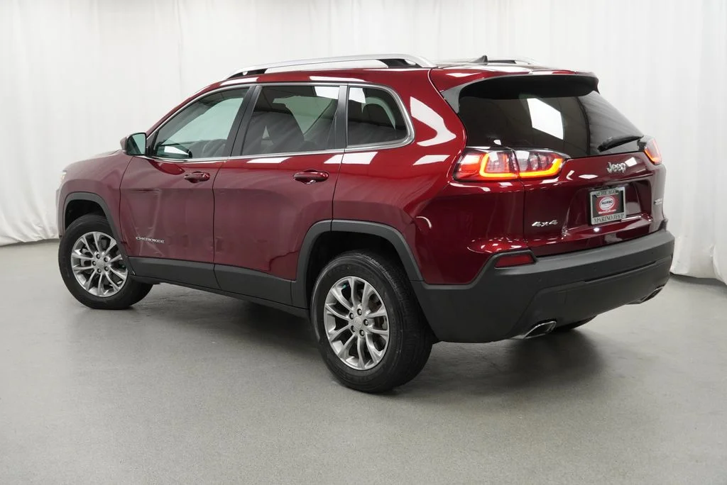 Used 2021 Red Jeep Latitude Lux image 25
