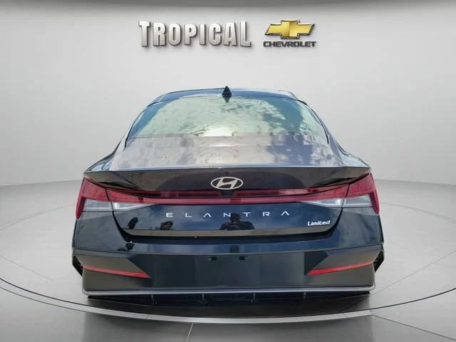 Used 2025 Black Hyundai Limited image 4