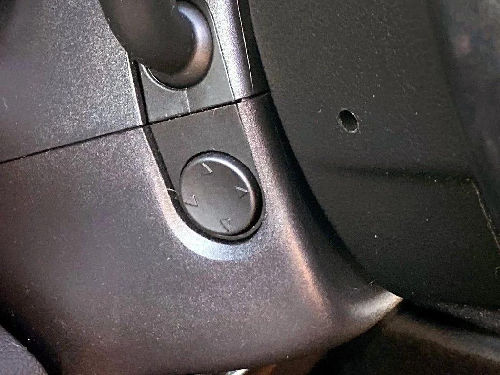 Used 2018 Shadow Black Ford Limited image 33