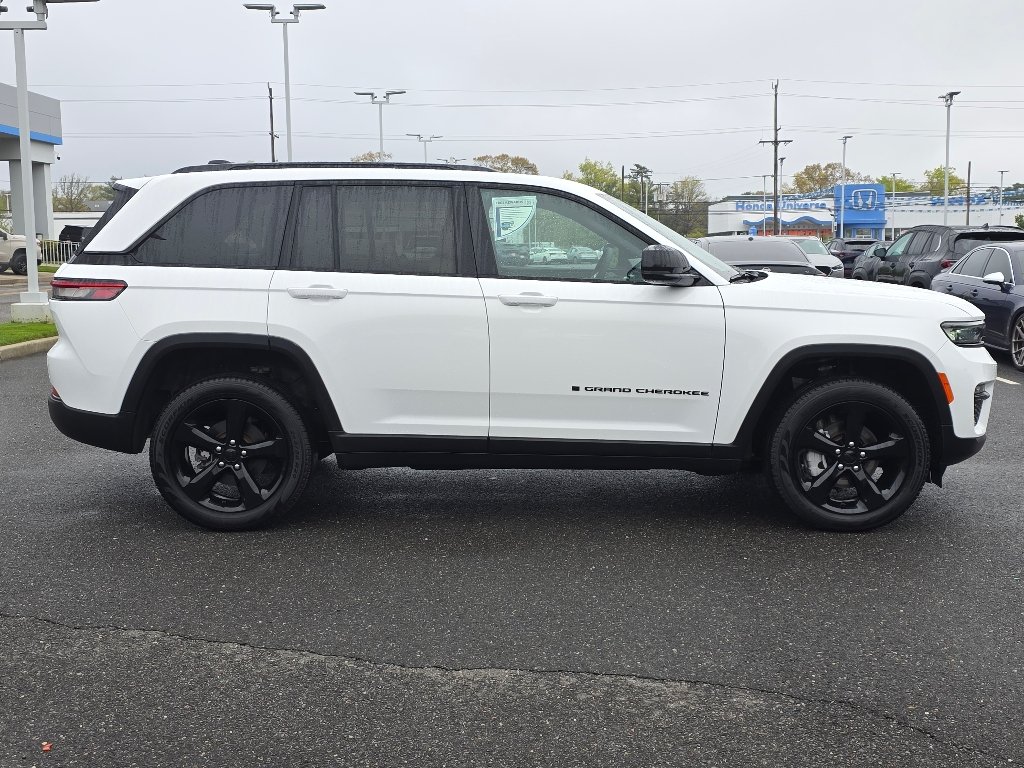 Certified Used 2025 Bright White Clear Coat Jeep Limited image 18