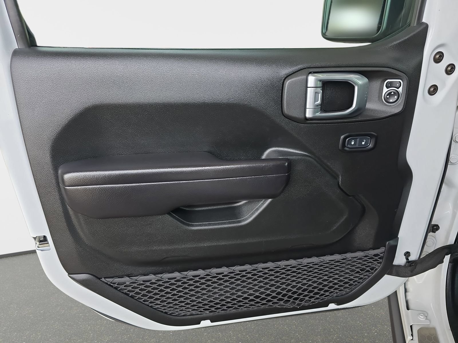 Used 2021 White Jeep Unlimited Rubicon image 30