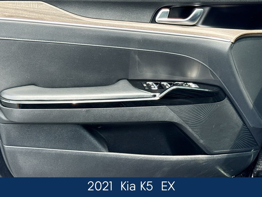 Used 2021 Black Kia EX image 17