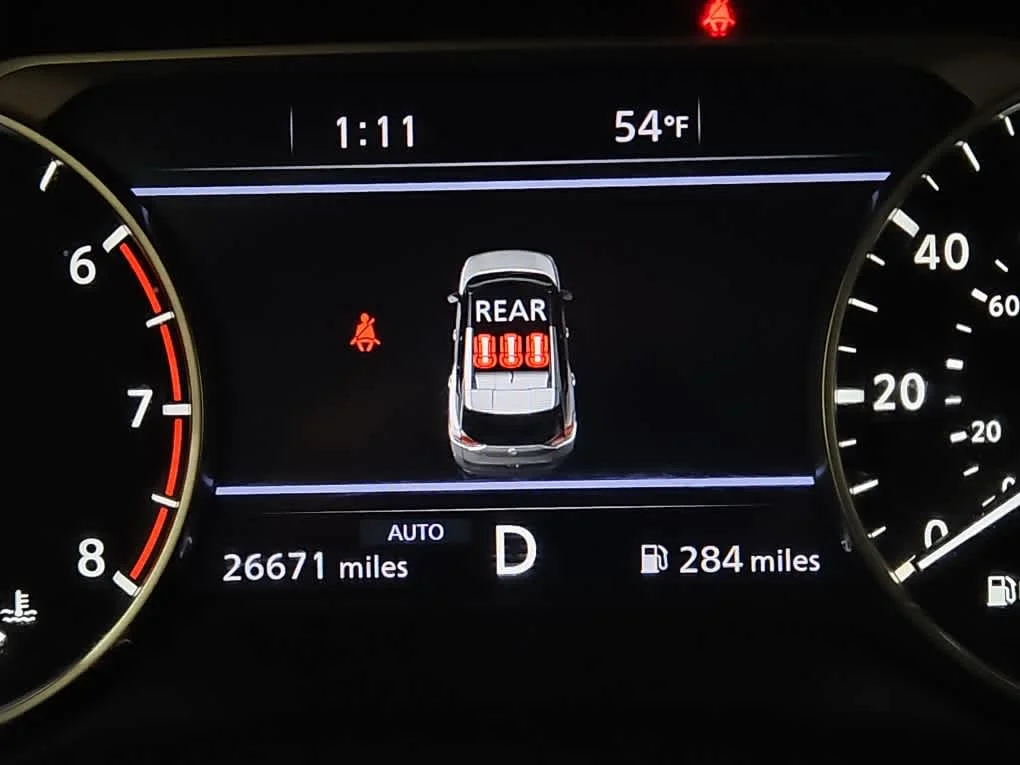 Used 2023 Pearl White Tricoat/Super Black Nissan SL image 19