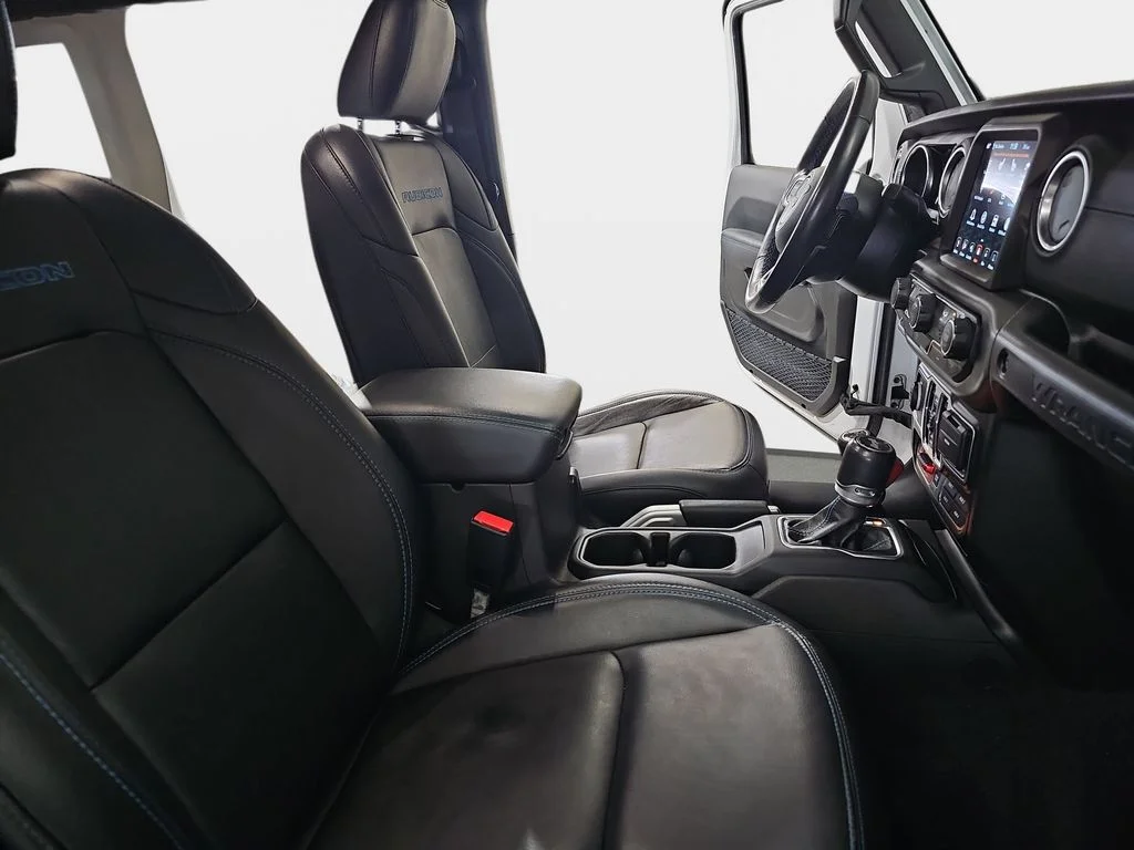 Used 2021 White Jeep Unlimited Rubicon 4xe image 12