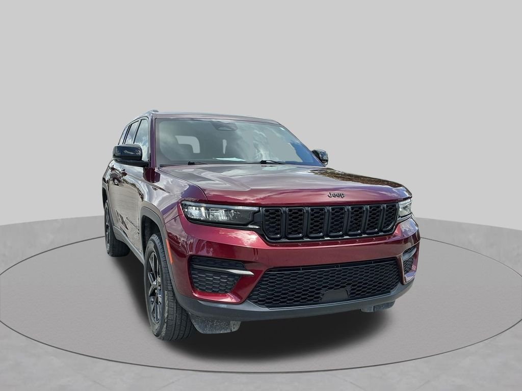 Used 2024 Red Jeep Altitude image 11