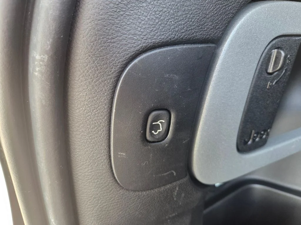 Used 2014 Black Jeep Limited image 10
