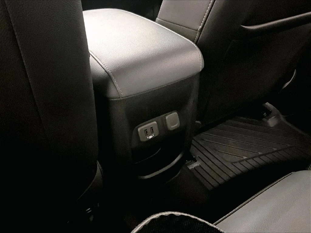 Used 2020 Black Chevrolet Z71 image 11